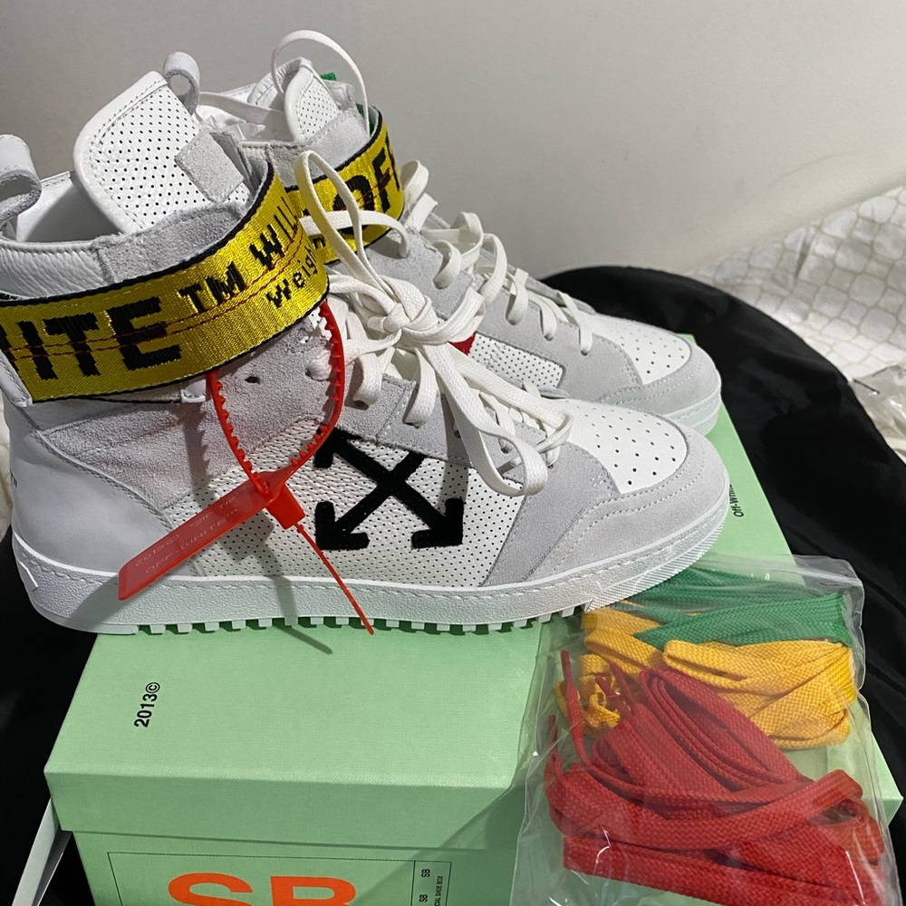 Off-White sneaker